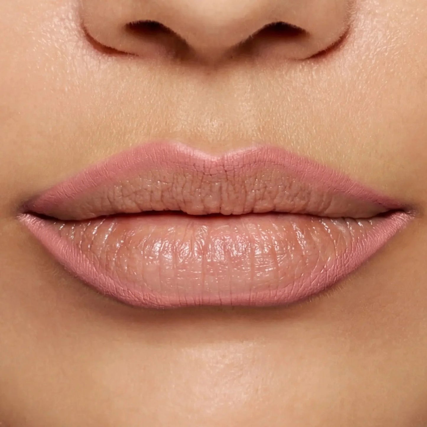 Easy Glide Lip Liner — Krämig, lätt att tona ut färg som går smidigt att applicera