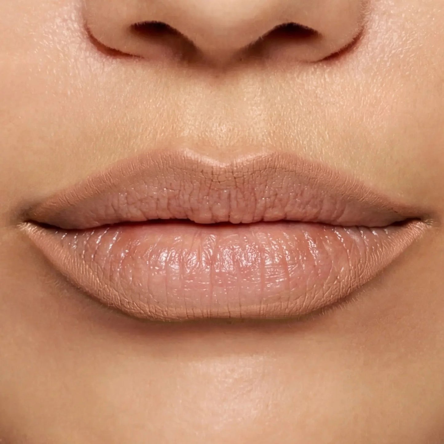 Easy Glide Lip Liner — Krämig, lätt att tona ut färg som går smidigt att applicera
