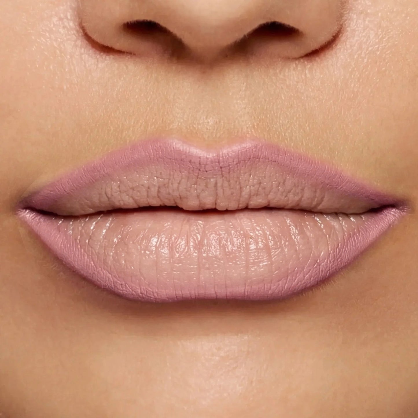Easy Glide Lip Liner — Krämig, lätt att tona ut färg som går smidigt att applicera