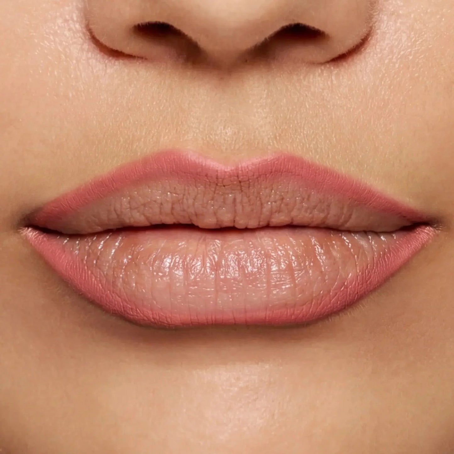Easy Glide Lip Liner — Krämig, lätt att tona ut färg som går smidigt att applicera